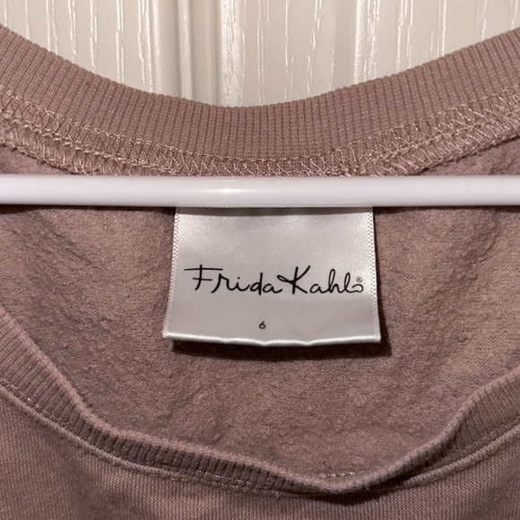 Frida Kahlo Crewneck - Picture 3 of 4